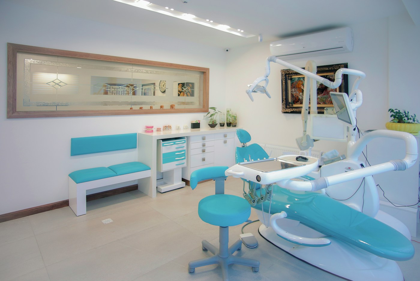 Stock photograph illustrating a welcoming dental treatment room